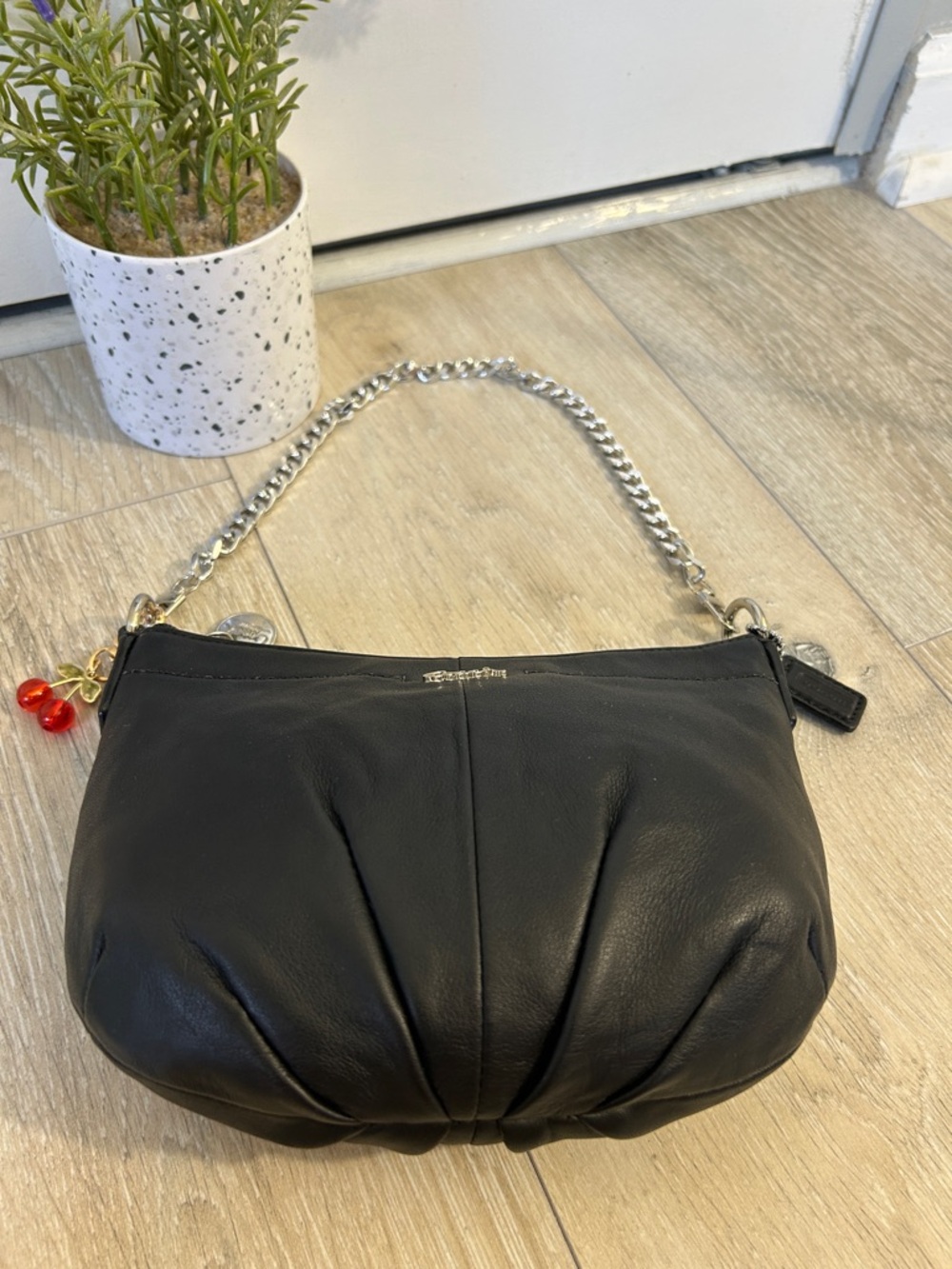 Coach Vintage Black Leather Shoulder Bag with Silver Chain Strap and Charm - Picture 3 of 10